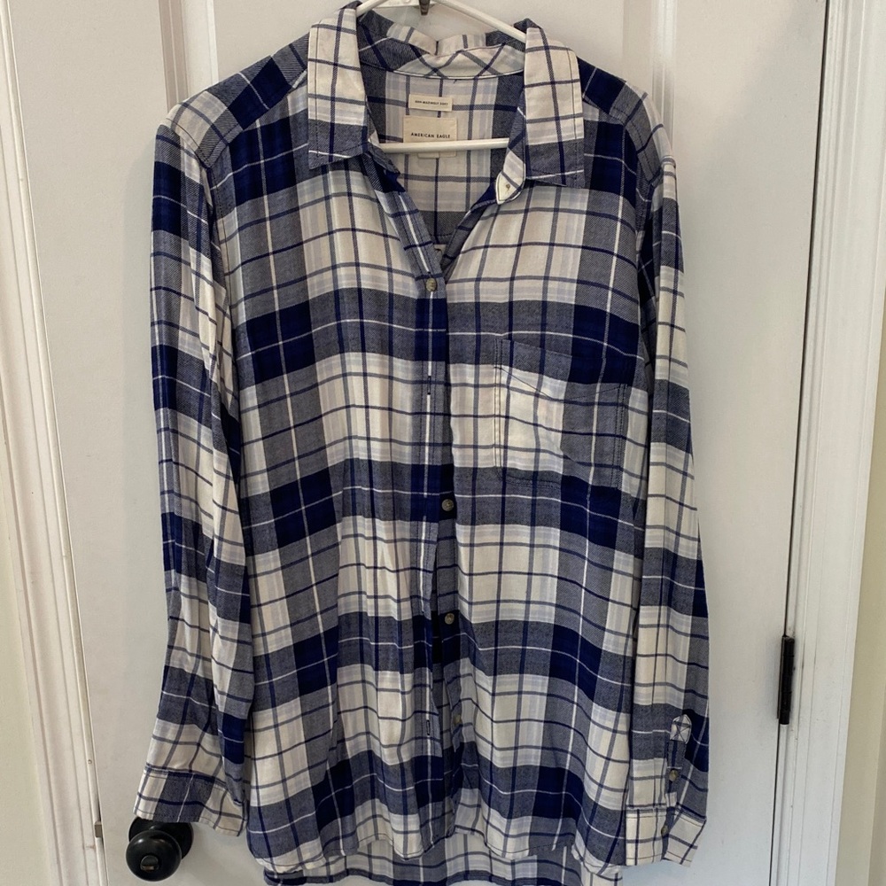 American Eagle Outfitters Women's Blue and White Plaid Button Down Shirt
